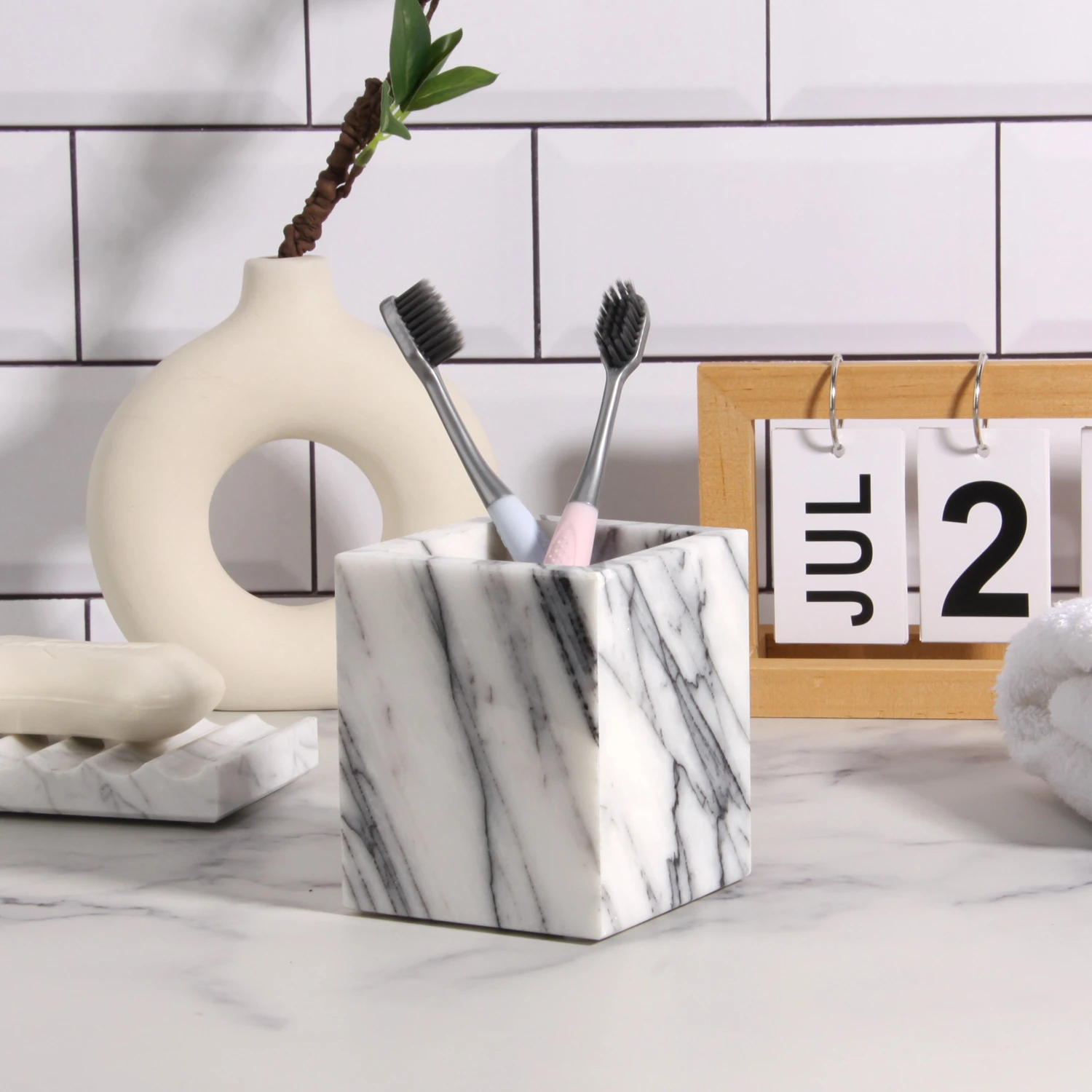 Lilac marble toothbrush holder